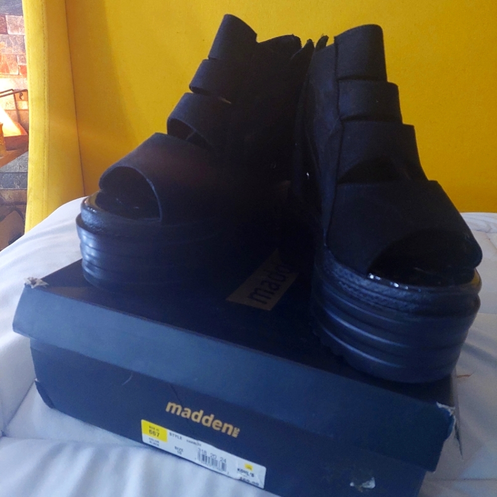 Brand new platform shoes